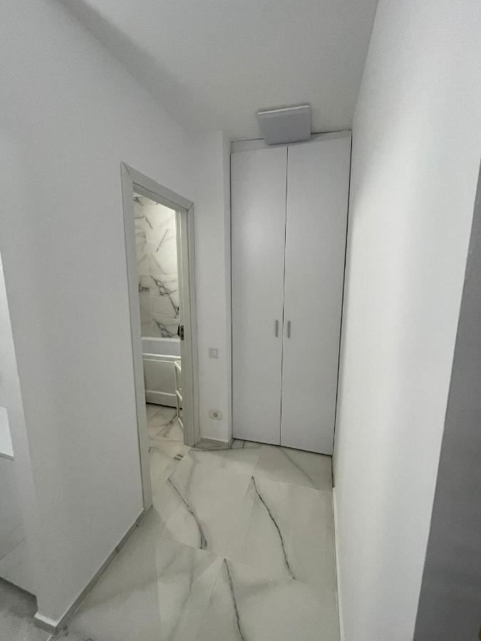 Garsoniera Spatioasa Mega Mall Bükreş Dış mekan fotoğraf